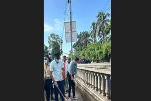 সিলেটে ঝাড়ু হাতে পরিচ্ছন্নতা অভিযানে ডিসি সারওয়ার