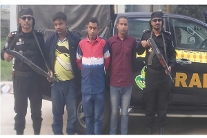 মাধবপুরে সড়কে গাছ ফেলে ডাকাতি: লুণ্ঠিত মালামালসহ গ্রেপ্তার ৩ 