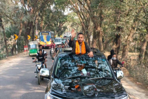 বিএনপির প্রচারণায় নতুন গতি: যুক্তরাজ্য থেকে দেশে ফিরলেন বাছির আহমদ।