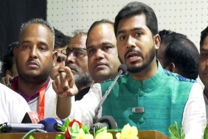 দেশে আর একটা লা শ পড়লে ওপারে দুইটা লা শ ফেলতে হবে : নুর