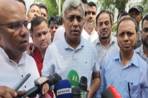 কক্সবাজারে বন্যা-পাহাড়ধ*স: ক্ষ*তিগ্রস্তদের পাশে প্রতিমন্ত্রী, ত্রাণ বিতরণ কক্সবাজারে বন্যা-পাহাড়ধ*স: ক্ষ*তিগ্রস্তদের পাশে প্রতিমন্ত্রী, ত্রাণ বিতরণ