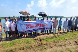 ধোপাজান নদীতে বিট বালু উ ত্তো ল নে র অনুমতি বাতিলের দাবিতে মা ন ব ব ন্ধ ন