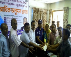 কমলগঞ্জ পৌরসভায় দুর্গাপূজা উপলক্ষে মতবিনিময় ও অনুদান প্রদান 