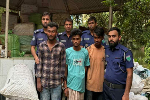 গোলাপগঞ্জে কোটি টাকার ভা র তী য় প্রসাধনীসহ তিন চো'রা'কা'র'বা'রি আ ট ক