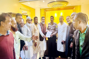 রাত সাড়ে ১১টা পর্যন্ত নিত্যপ্রয়োজনীয় দোকান খোলা রাখার দাবিতে ব্যবসায়ী মহলের স্মারকলিপি প্রদান