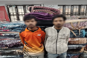 দক্ষিণ সুরমা থানার অভি*যানে ভার*তীয় প্রিন্টের ১৪৮টি অ*বৈধ কম্বলসহ দুইজন গ্রেফ*তার