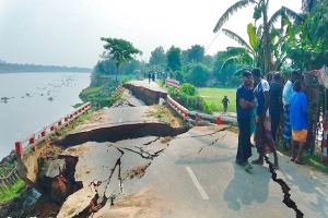 বালাগঞ্জে নদীগর্ভে সড়ক ও কালভার্ট : বন্ধ যান চলাচল