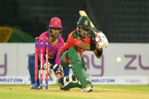 পারভেজের সেঞ্চুরিতে আরব আমিরাতকে বিশাল লক্ষ্য দিল টাইগাররা