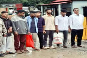 বেড়া টপকে ভা*রতে গিয়ে জে*ল খেটে ফিরলেন তারা বেড়া টপকে ভা*রতে গিয়ে জে*ল খেটে ফিরলেন তারা