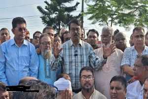 দুই লেনের নির্মাণকাজ উদ্বোধন করলেন এমপি মিলন দুই লেনের নির্মাণকাজ উদ্বোধন করলেন এমপি মিলন