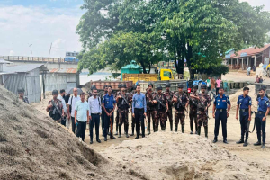 জাফলংয়ে অ ভি যা নে ৬০ হাজার ঘনফুট বালু জ'ব্দ নিলামে বিক্রি