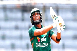 মাহমুদউল্লাহ ব্যাটিংয়ে ফিরলে বাইরে যাবেন কে