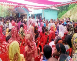 দু‌র্গোৎসব উপল‌ক্ষে কমলগঞ্জে ২ হাজার পরিবারের মাঝে বস্ত্র বিতরণ