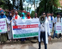 সুনামগঞ্জে কর্মবিরতিতে ইন্টার্ন প্যারামেডিকরা