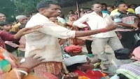 রেশন-ত/লবের দাবিতে নোয়াপাড়া চা বাগানে শ্রমিক কর্ম/বিরতি